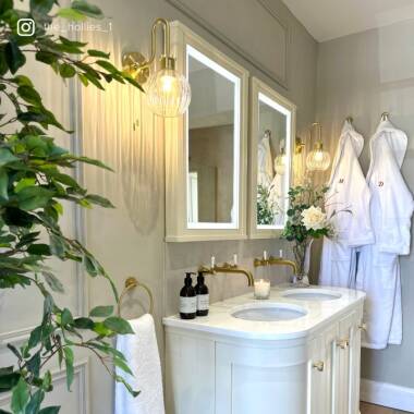 Image of Luxia Kingly Bathroom Wall Light