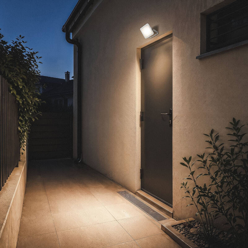 Image of 30W Warm White LED Floodlight 3000lm Glass IP65