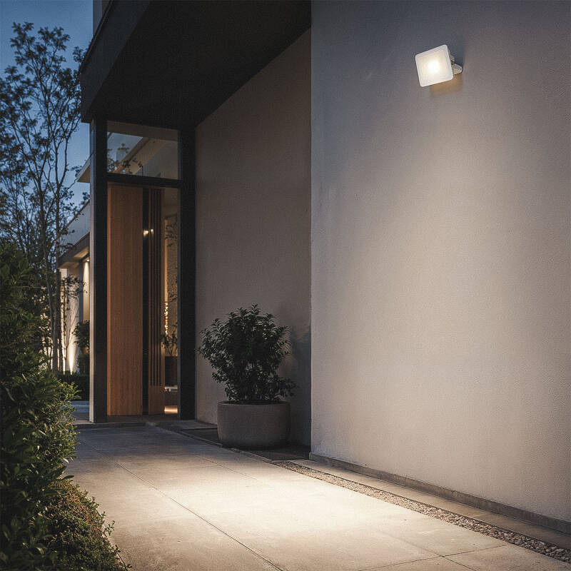 Image of 30W Warm White LED Floodlight 3000lm Glass IP65