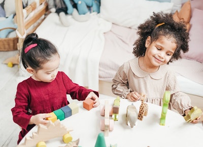 kids playing childrens lighting fun ideas for kids bedrooms