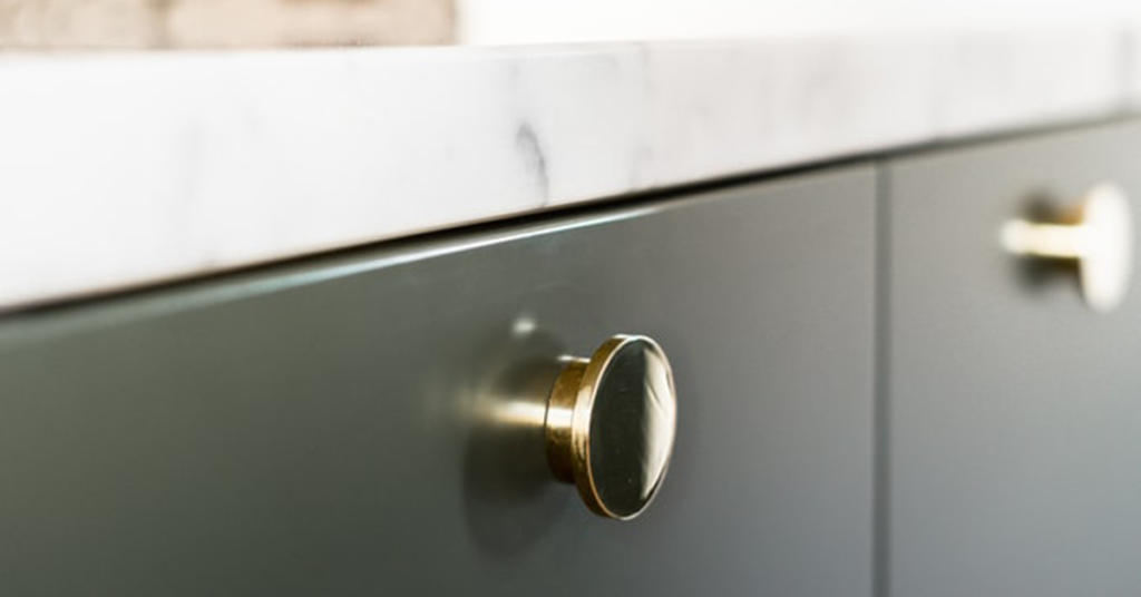 kitchen details handles brass cabinets 