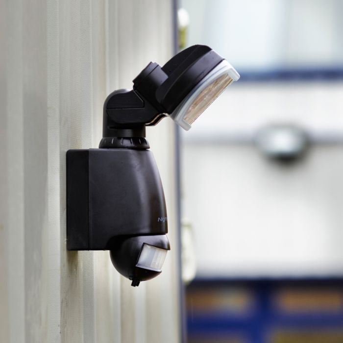 pir floodlight with camera